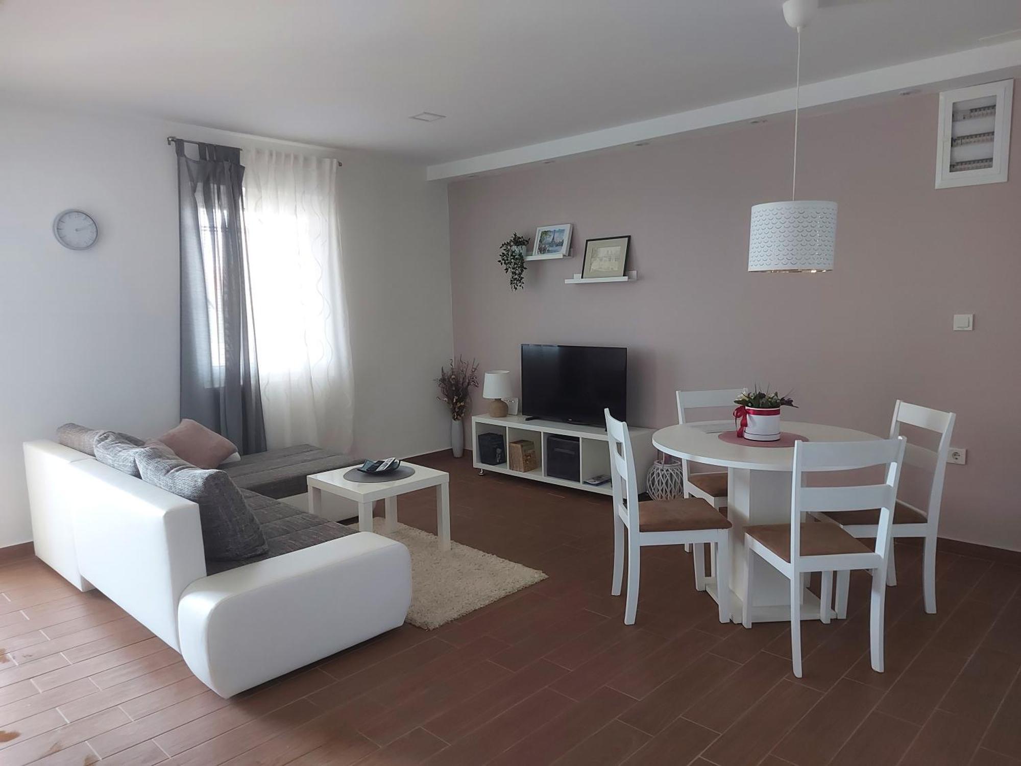 Apartman Lorna Туран Екстериор снимка