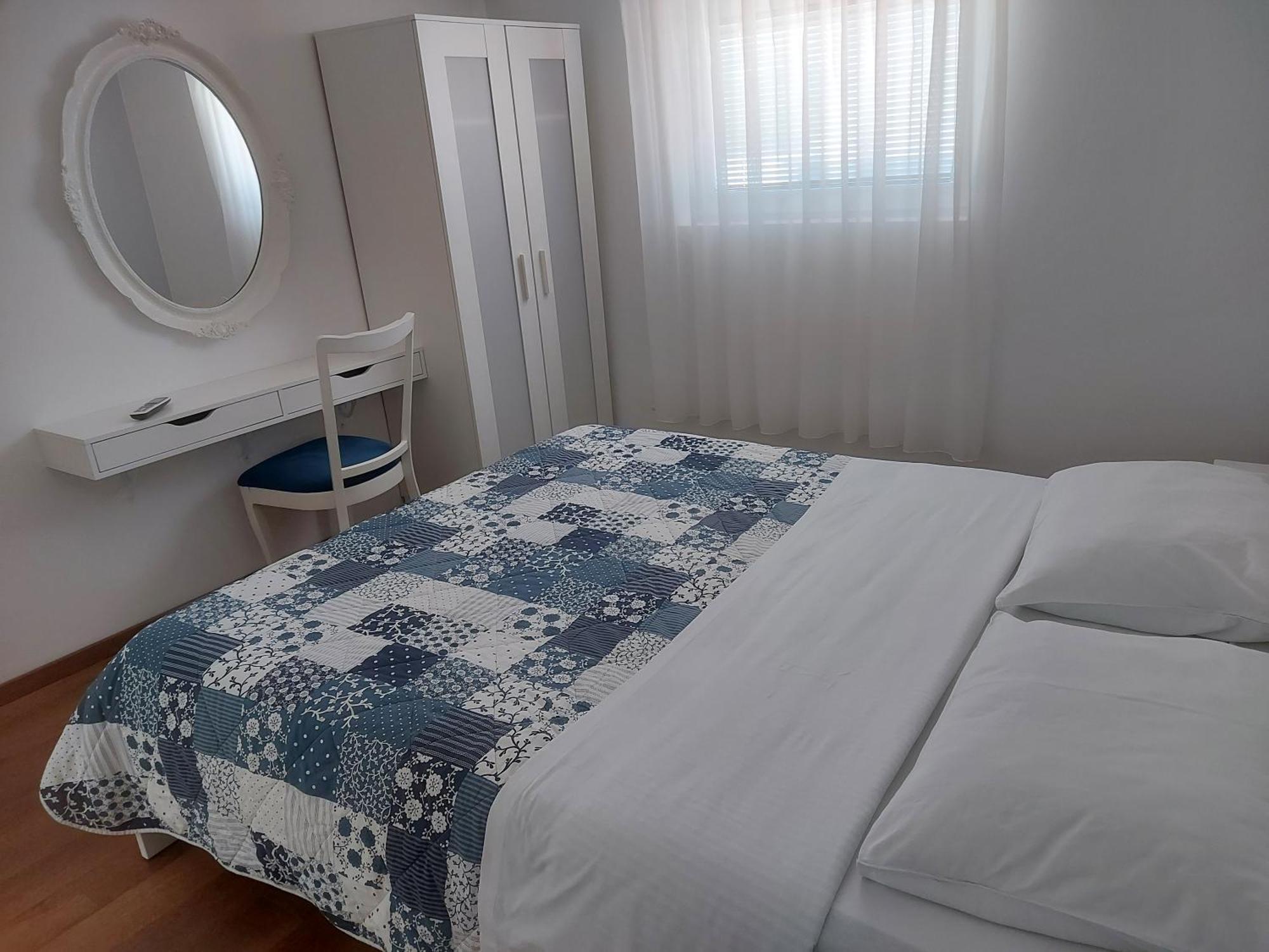 Apartman Lorna Туран Екстериор снимка