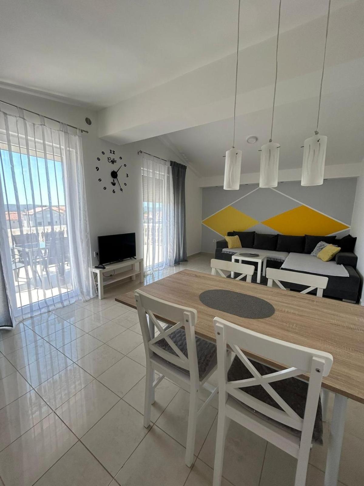 Apartman Lorna Туран Екстериор снимка