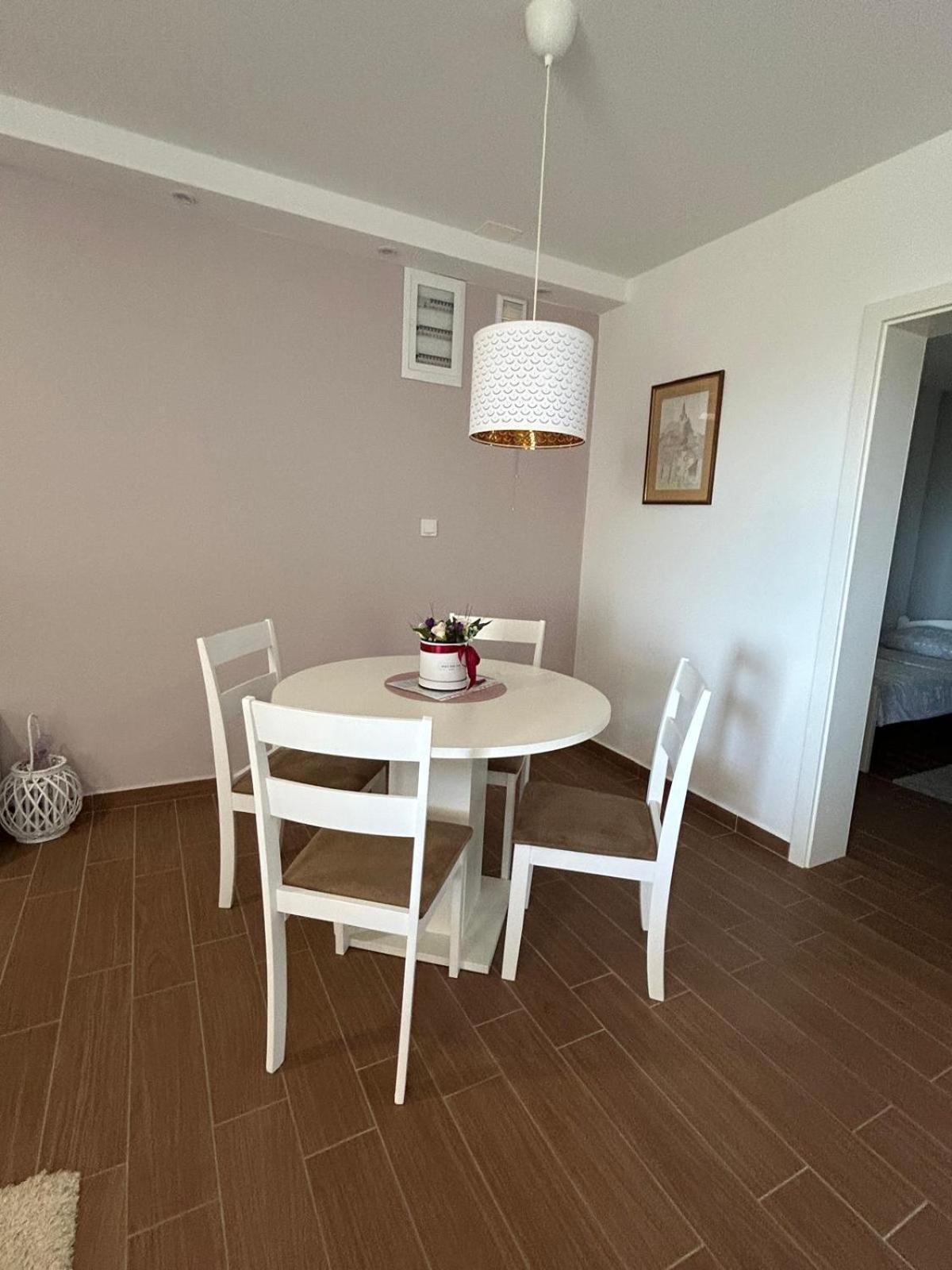 Apartman Lorna Туран Екстериор снимка