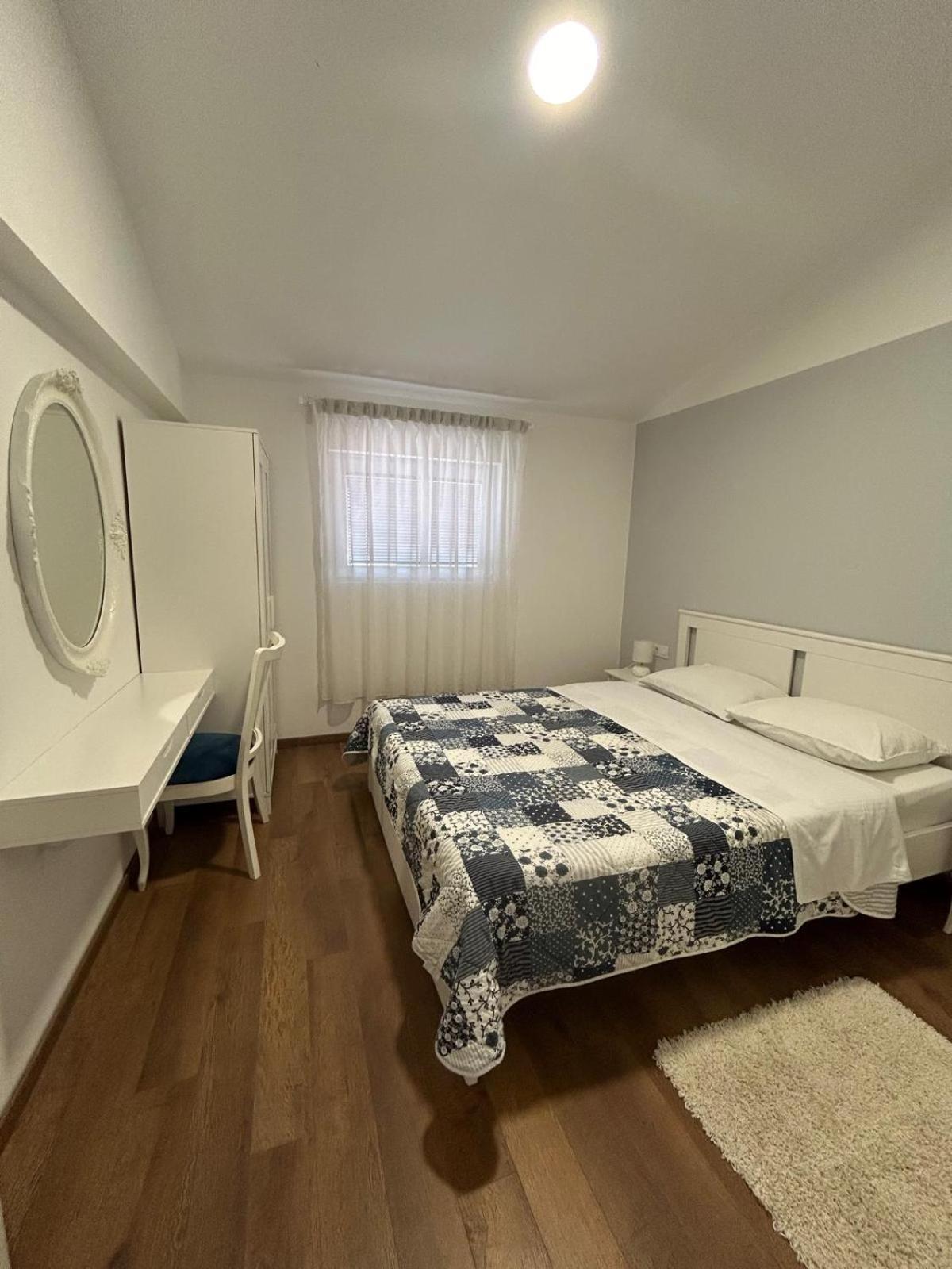 Apartman Lorna Туран Екстериор снимка