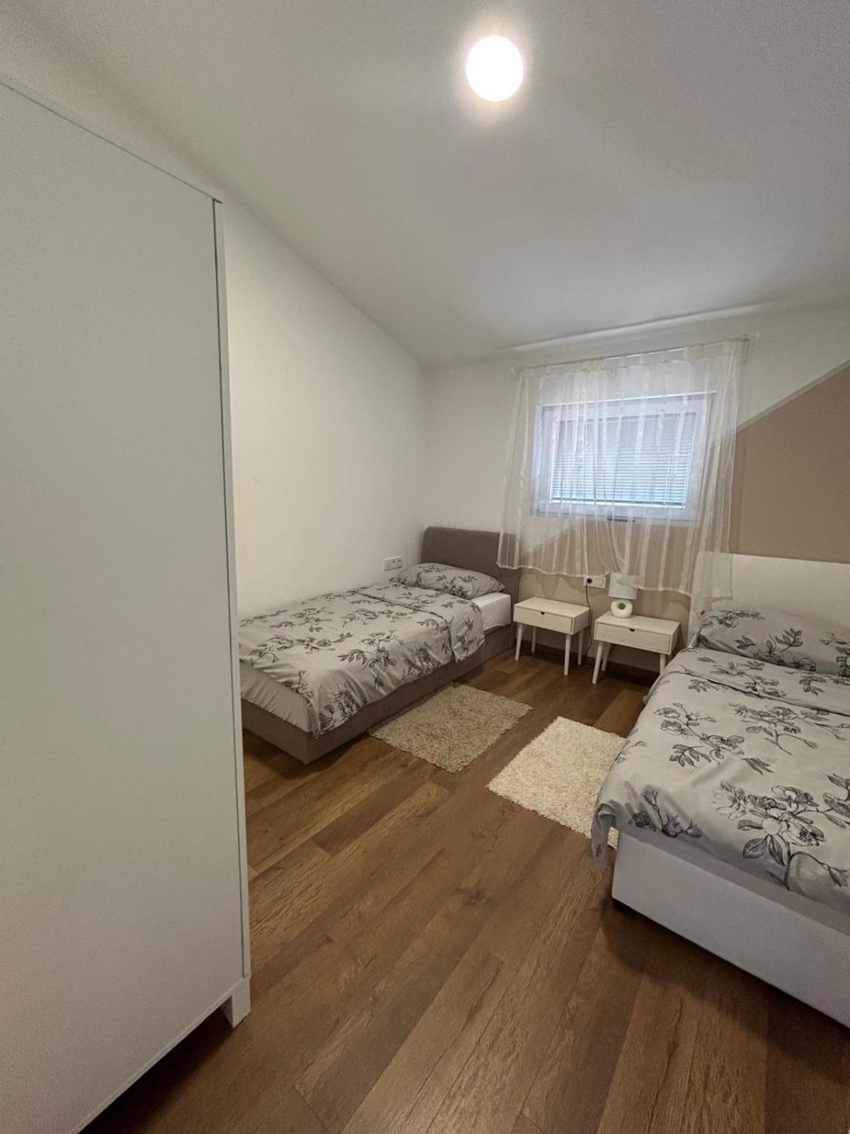 Apartman Lorna Туран Екстериор снимка