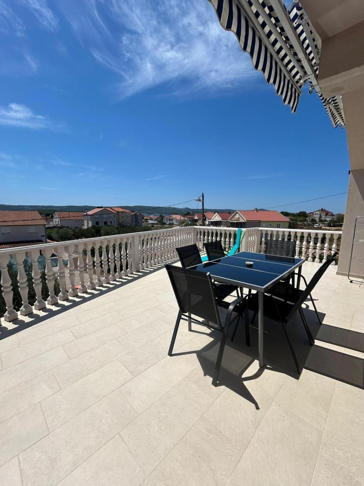 Apartman Lorna Туран Екстериор снимка