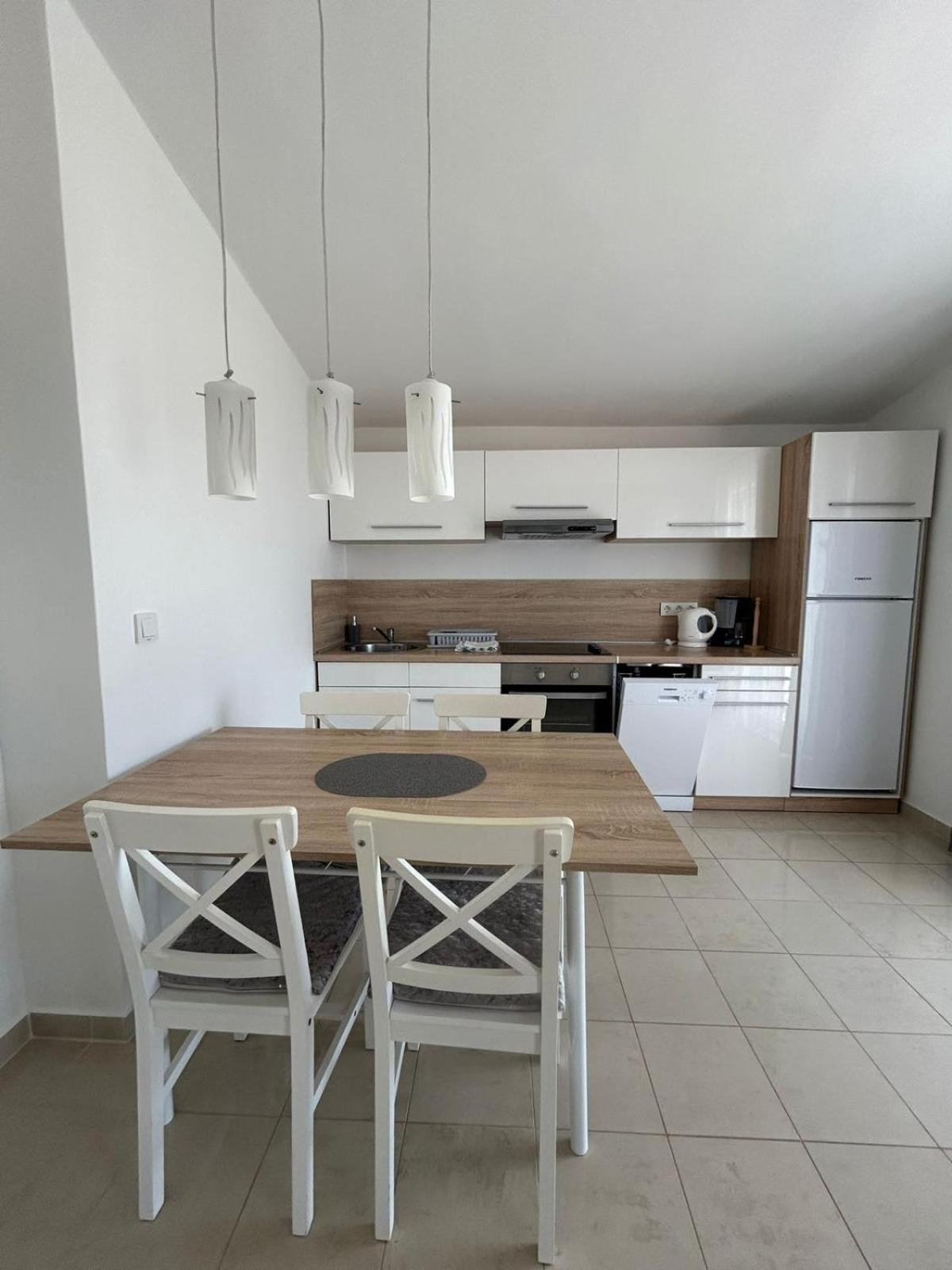 Apartman Lorna Туран Екстериор снимка