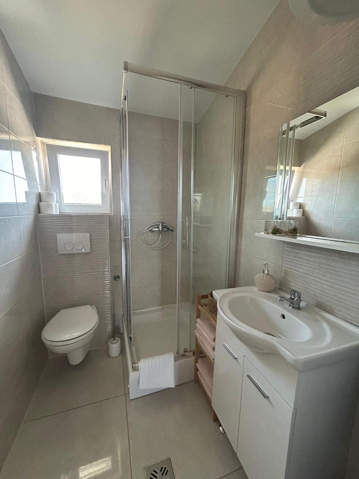 Apartman Lorna Туран Екстериор снимка