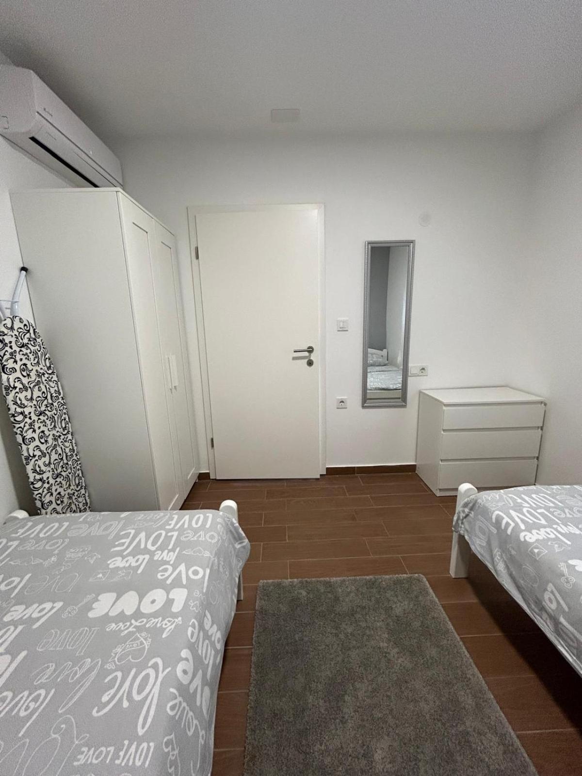 Apartman Lorna Туран Екстериор снимка