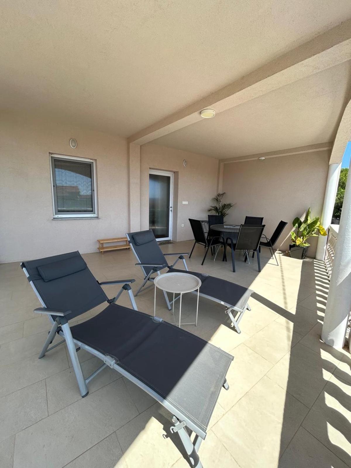Apartman Lorna Туран Екстериор снимка