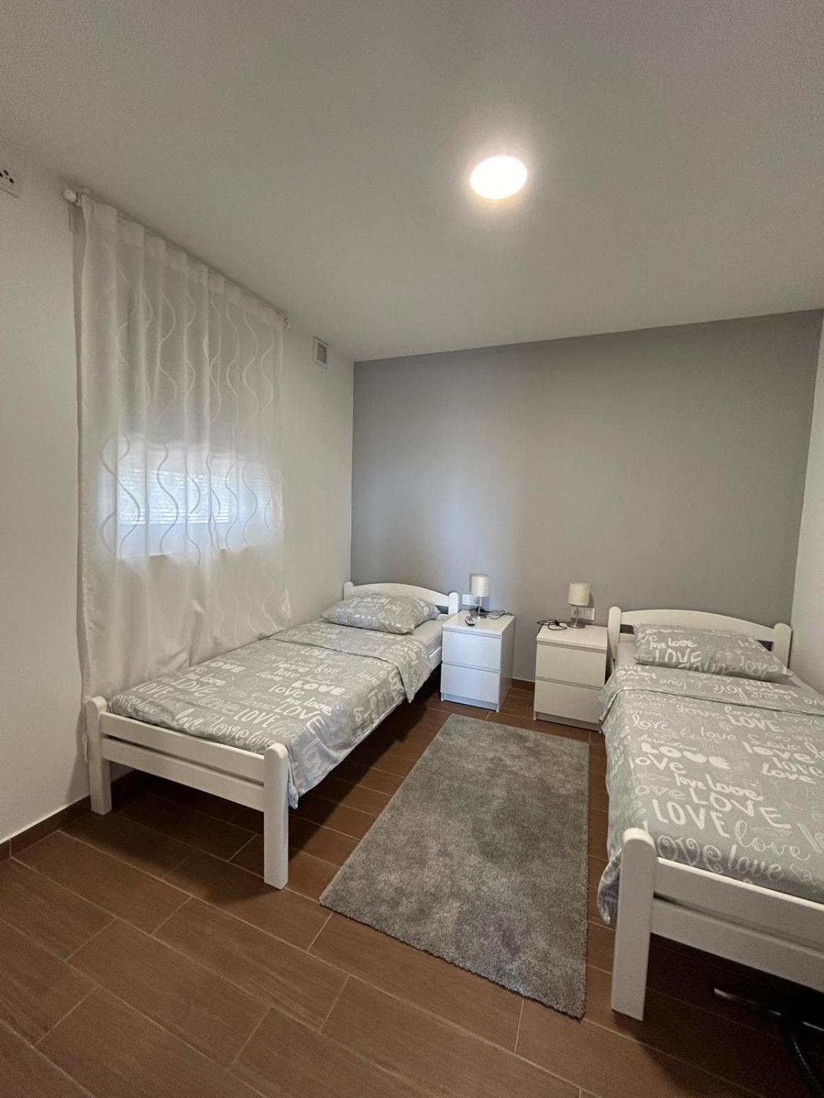Apartman Lorna Туран Екстериор снимка