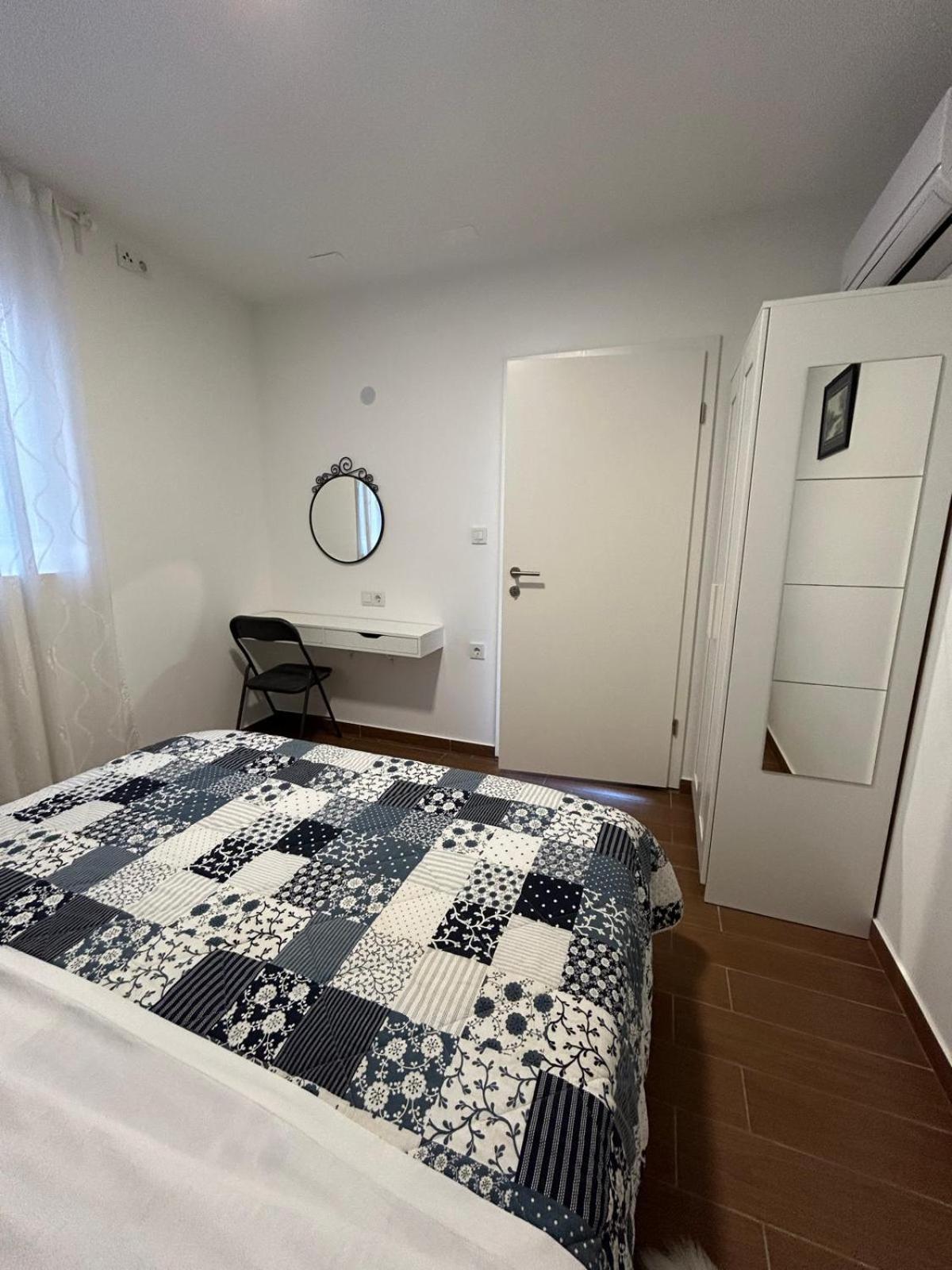 Apartman Lorna Туран Екстериор снимка