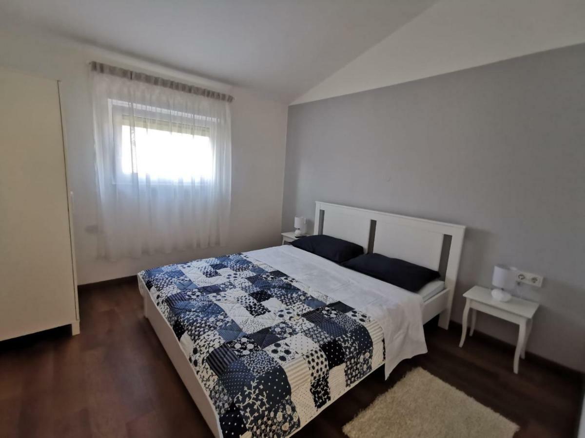 Apartman Lorna Туран Екстериор снимка