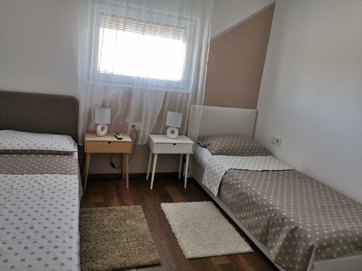 Apartman Lorna Туран Екстериор снимка