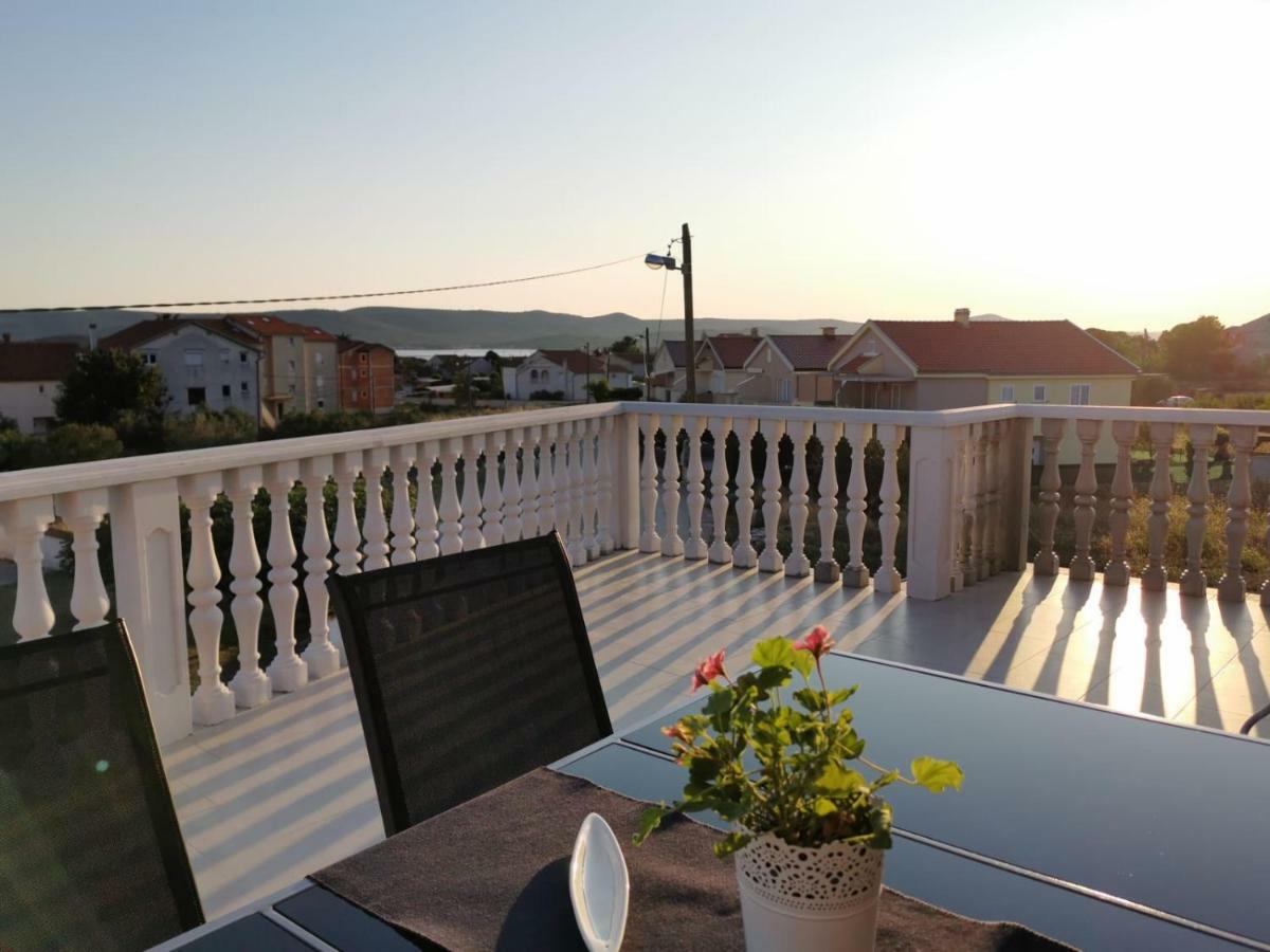 Apartman Lorna Туран Екстериор снимка