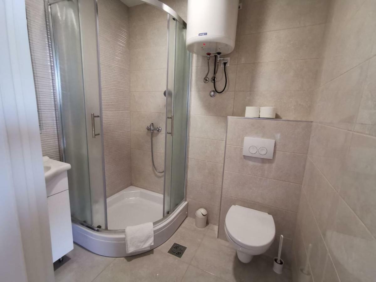 Apartman Lorna Туран Екстериор снимка